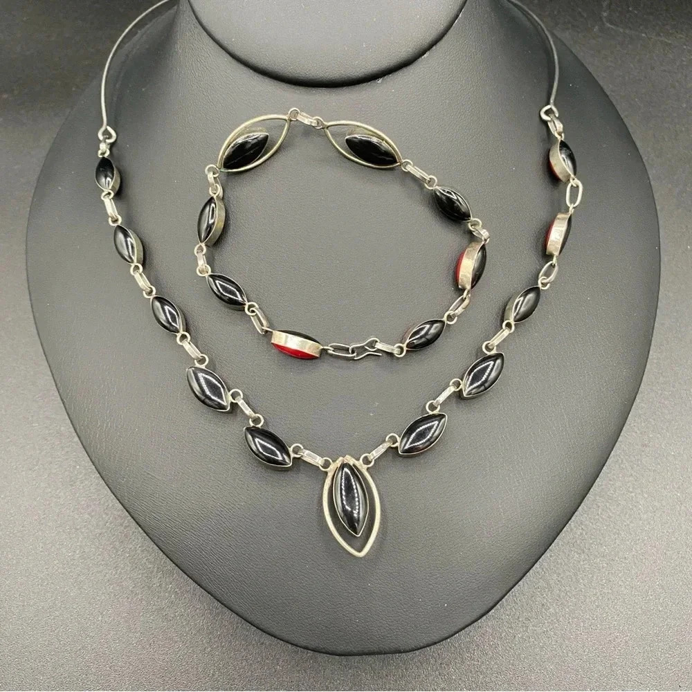 Vintage Art Deco Reversible Red and Black Teardrop Necklace and Bracelet Set - Picture 10 of 16
